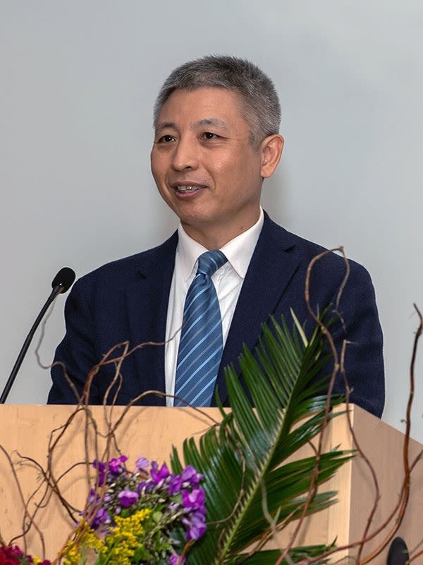 Hongjun Wang.
